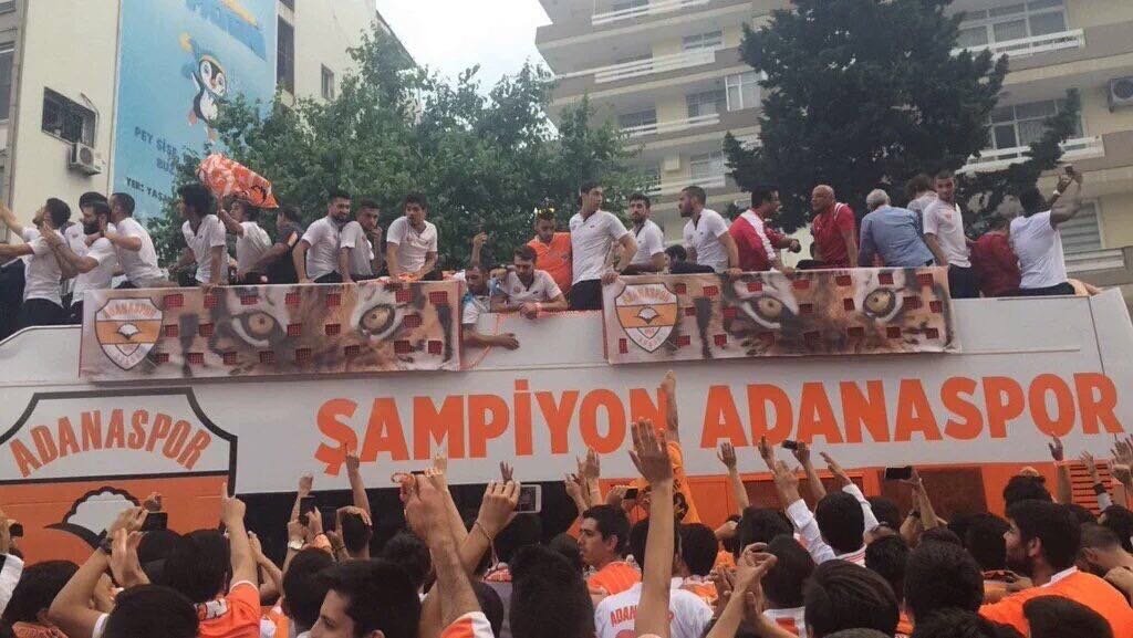Adanaspor’dan muhteşem kutlama