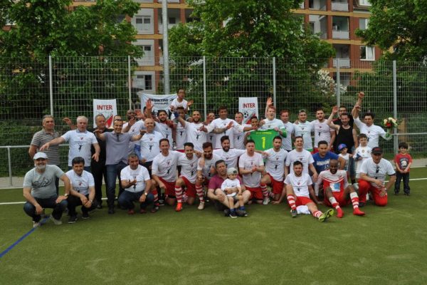 Şampiyonluğu halay çekerek kutladılar