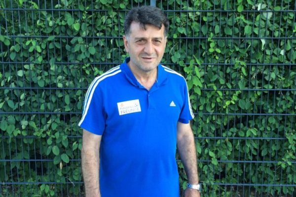 Küçükler yardımcı antrenör