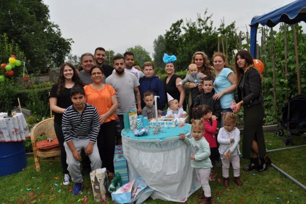 Torununun doğum gününü kutladı