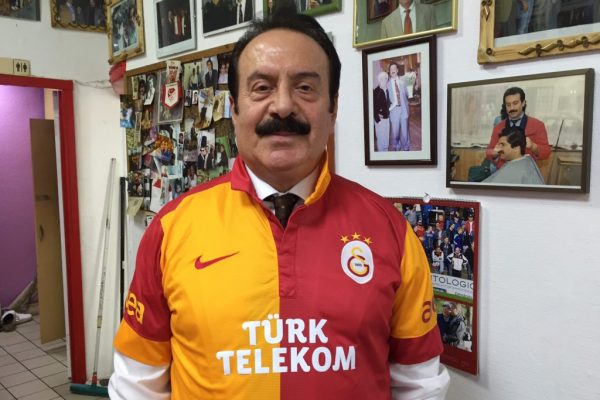 Behçet Algan: Cemaatin iki yüzü