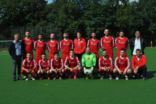 Harburg Türkspor’a yeni formalar uğurlu geldi