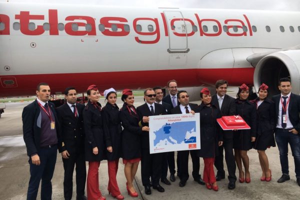 Atlasglobal Havayolları’nın Hamburg – İstanbul 100. Uçuşu Havalimanında kutlandı