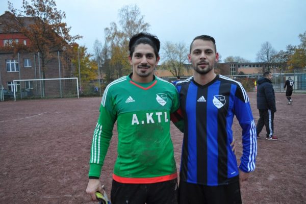 Kardeş kardeşe oynuyorlar