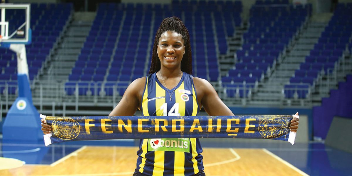 Fenerbahçe kadın basketbol takımından Lavender, saldırı sırasında Reina daymış