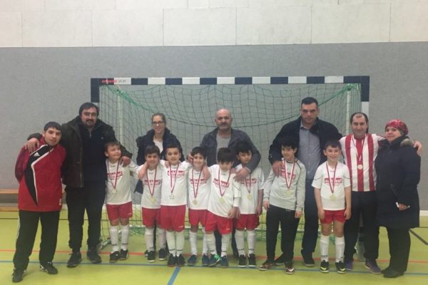 Salonda göz doldurdular