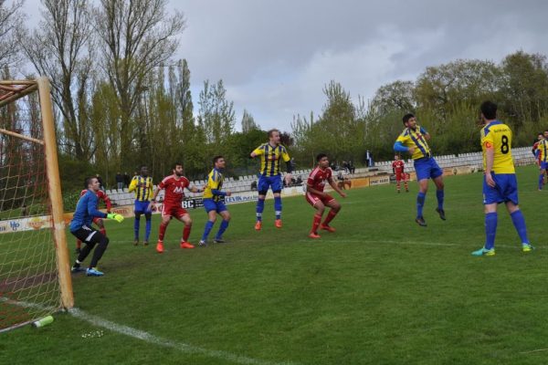 Rakibini dipte bıraktı