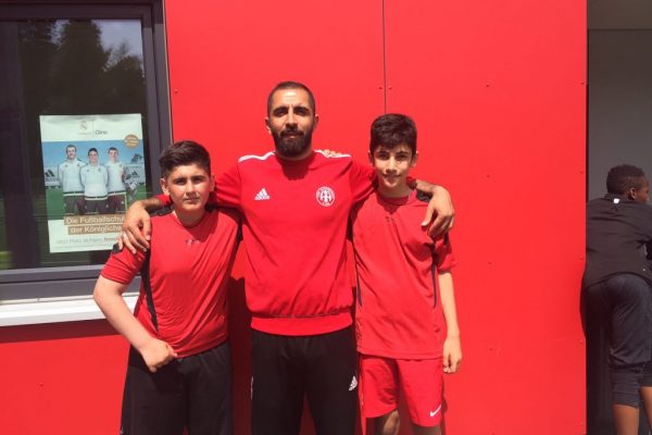 Akgül gençlerden memnun