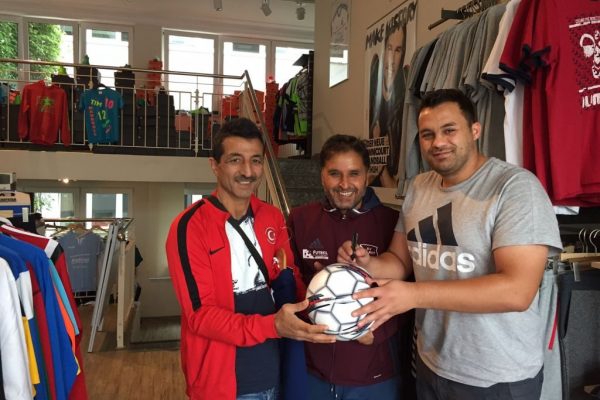 Tiryaki, spor mağazasını ziyaret etti