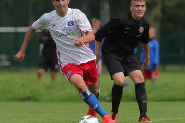 Otoriterlerin gözü onun üzerinde