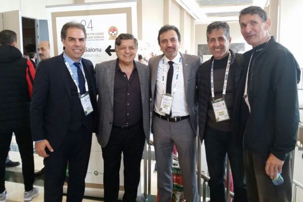 Ünlü antrenörler seminerde buluştu