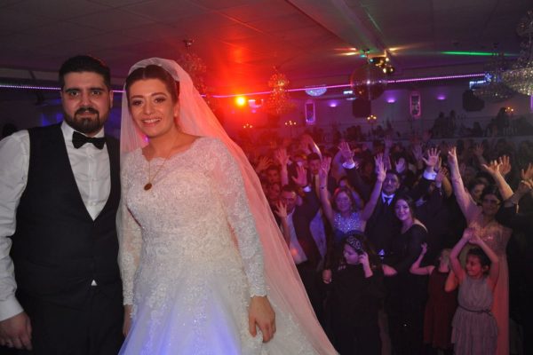 Ezgi ile Orhan muhteşem bir düğün ile evlendiler