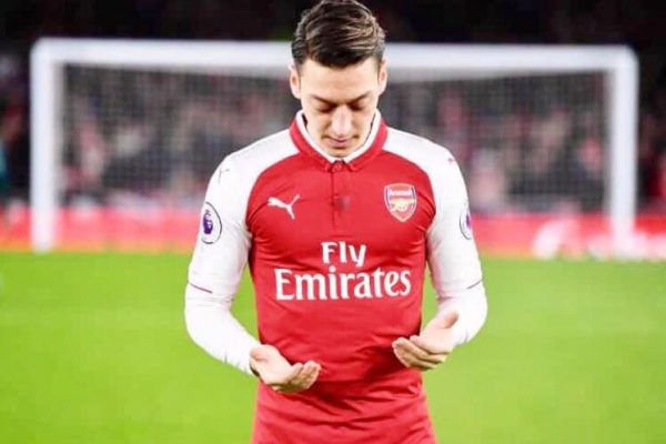 Özil’in Alman Milli Takımı’nı bırakmasına kına yaksınlar !