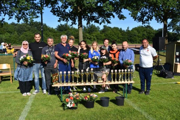 Fırtına gibi estiler