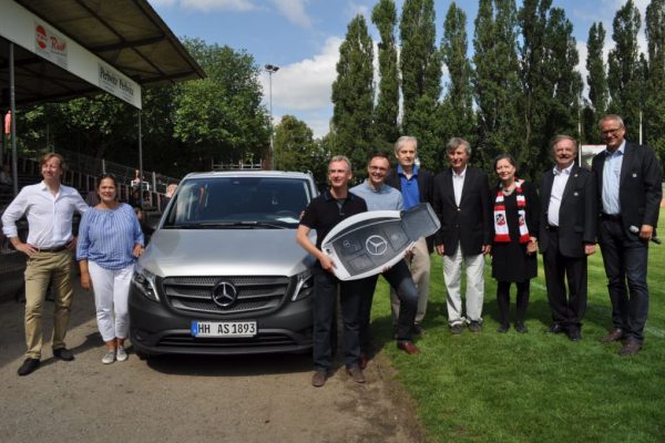 Vito-Übergabe an DFB-Integrationspreisträger Altona 93