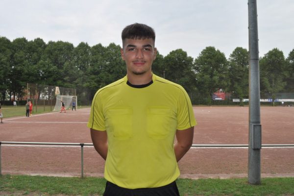 Sahaların genç hakemi