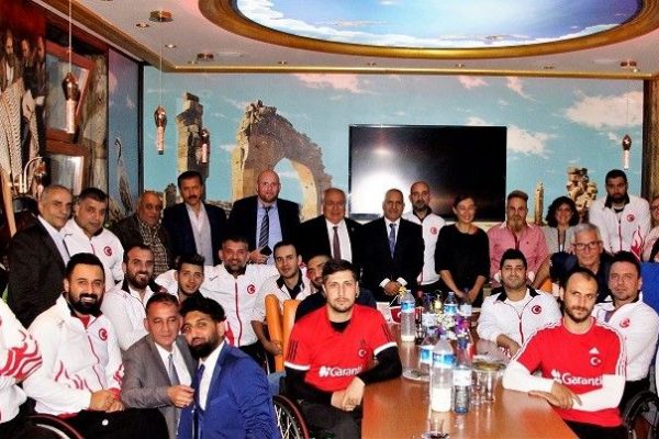 İşadamlarından Milli Basketçilere Destek