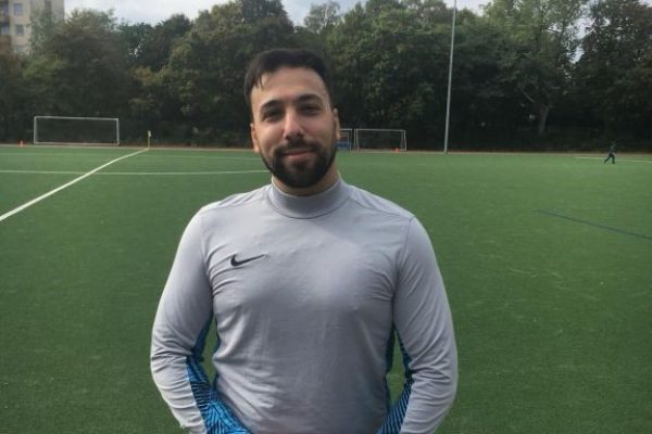 Ahmet maça el koydu