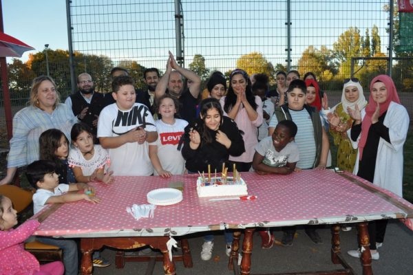 FB’li Merve’ye pastalı doğum günü