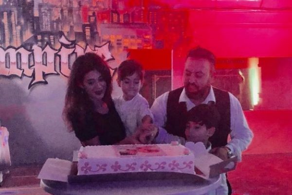 Ayna çifti evlilik yıl dönümünü böyle kutladı