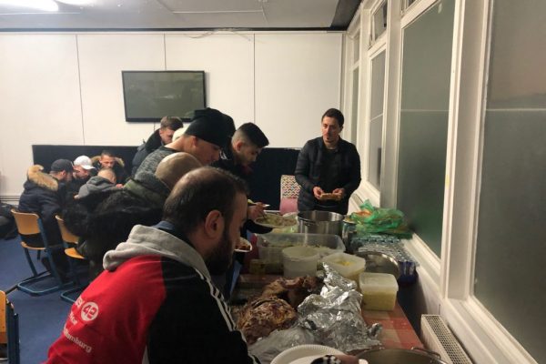 Derbi galibiyetini yemekli kutladılar