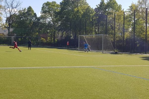 4 penaltı attı, mağlup oldu