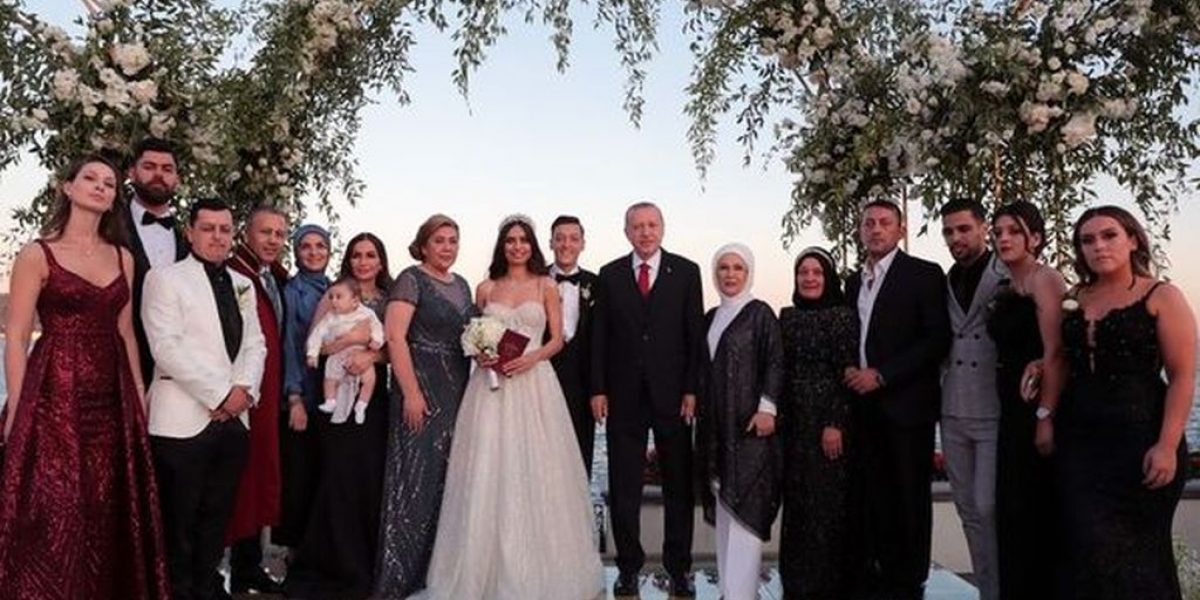 Mesut Özil ile Amine Gülşe evlendi