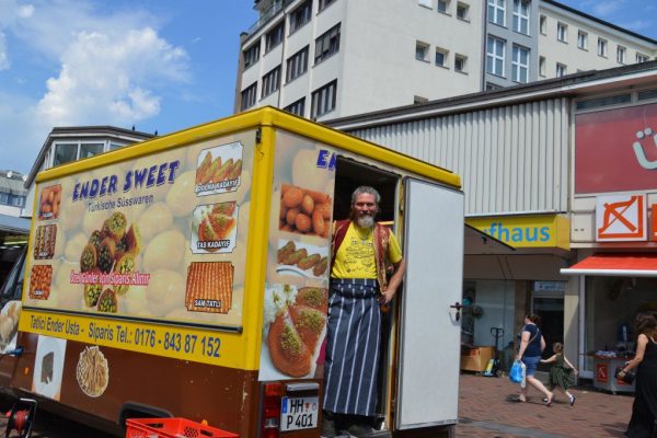TATLICI ENDER USTA HAMBURG’U TATLANDIRIYOR