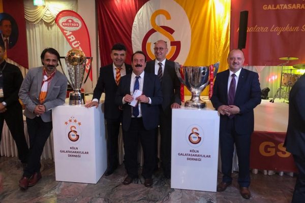 Hamburg GS Derneği Kurucu Başkanı Behçet Algan Köln’de şampiyonluğu kutladı