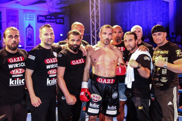 Erkan ve Fırat rakiplerini nakavt ettiler