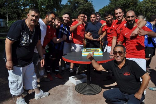 Birol’a sahada süpriz doğum günü