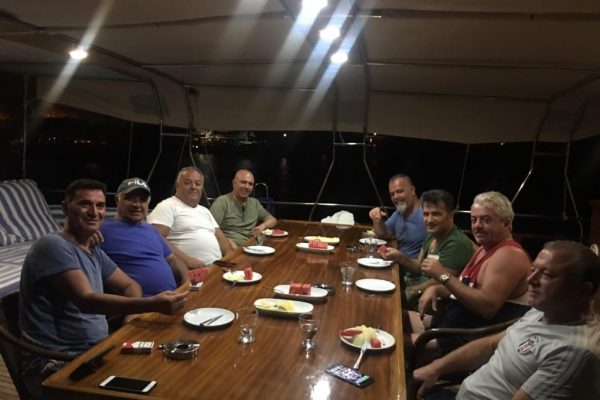 Hamburg’lu işadamlarının tekne turu keyfli geçti