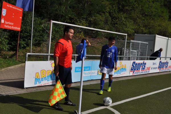 Dikkat çeken yardımcı hakem!