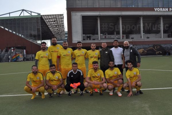 Vahdet 90’da güldü