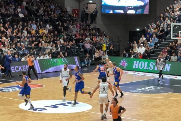 Towers Hamburg evinde kaybetti!