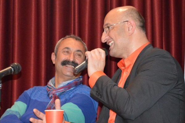 Hamburg’tan komünist başkan geçti…..