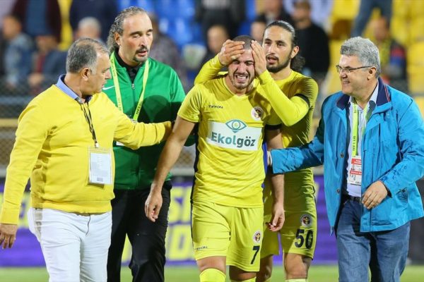 Asisti yaptı, gözyaşlarını tutamadı