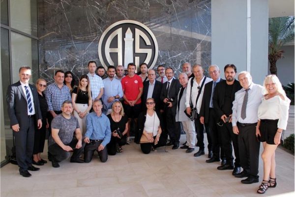 Hamburg” lu Gazetecilerden Antalyaspor”a Ziyaret