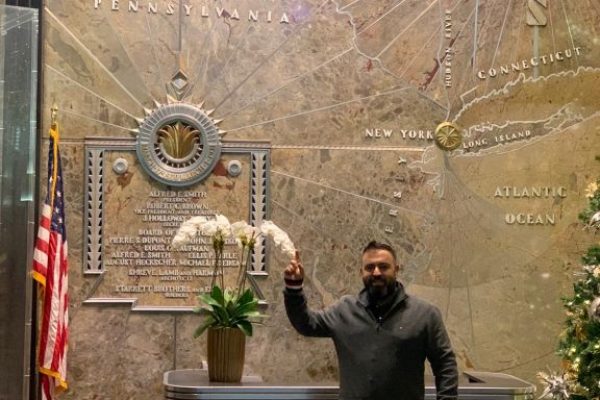 Mehmet Ayna kendini yeniliyor