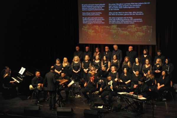 Kulaklar Hamburg’da, kalpler Elazığ’da