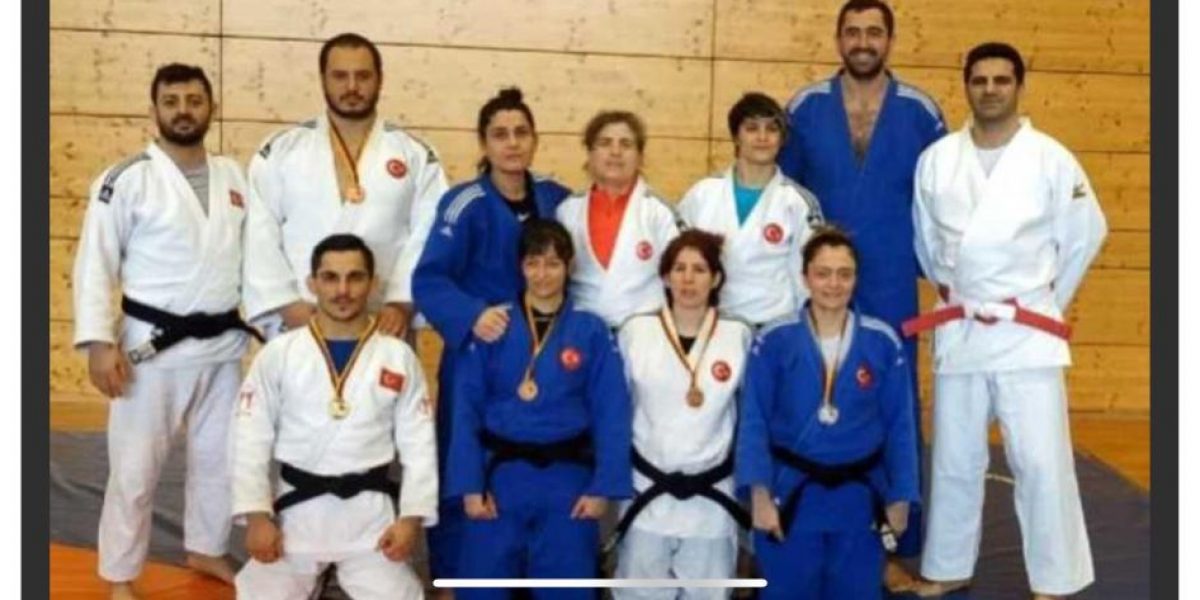 Görme engelli milli judocular madalyaları topladı