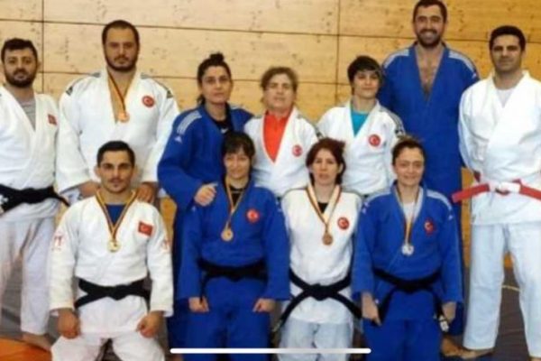 Görme engelli milli judocular madalyaları topladı