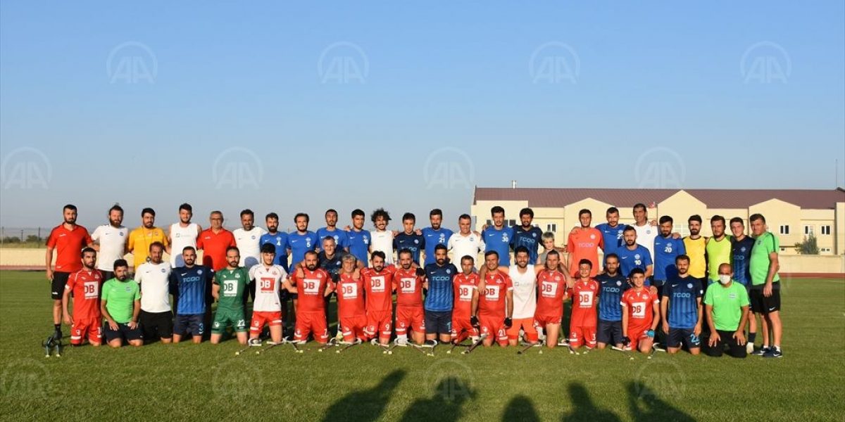 Ankara Demirspor ile Denizli Engelliler Futbol Takımı gösteri maçı yaptı