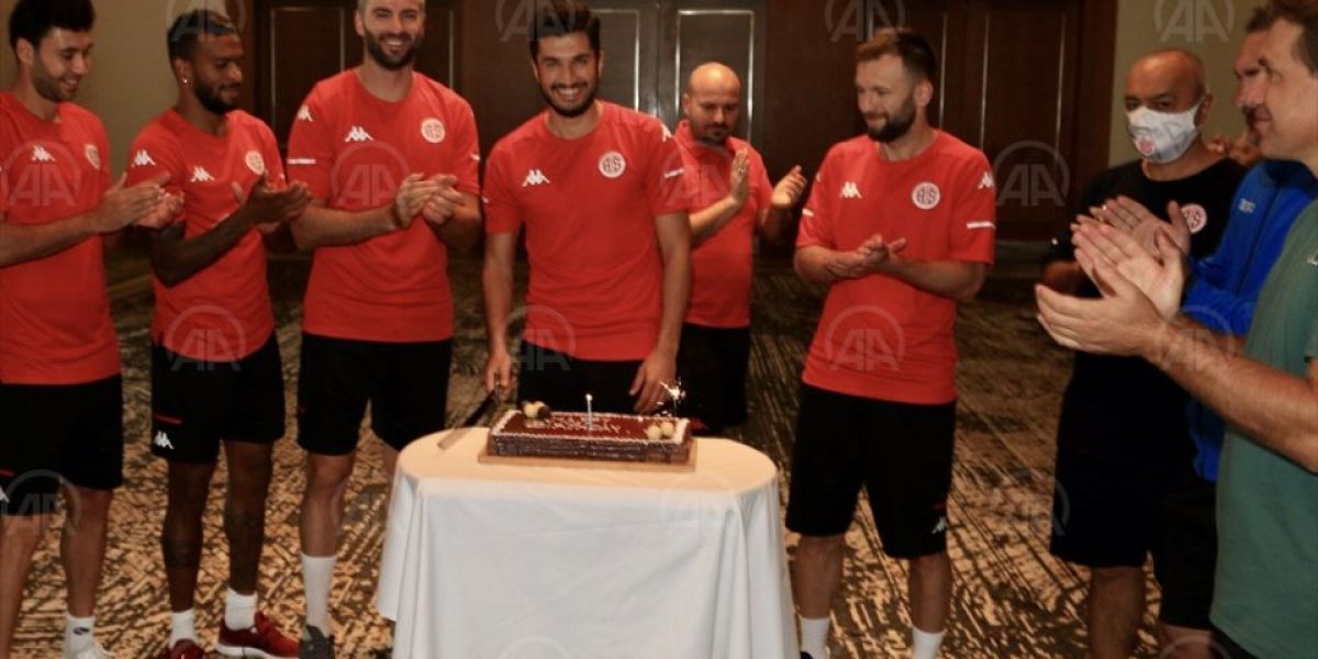 Antalyaspor’da Nuri Şahin’e doğum günü kutlaması