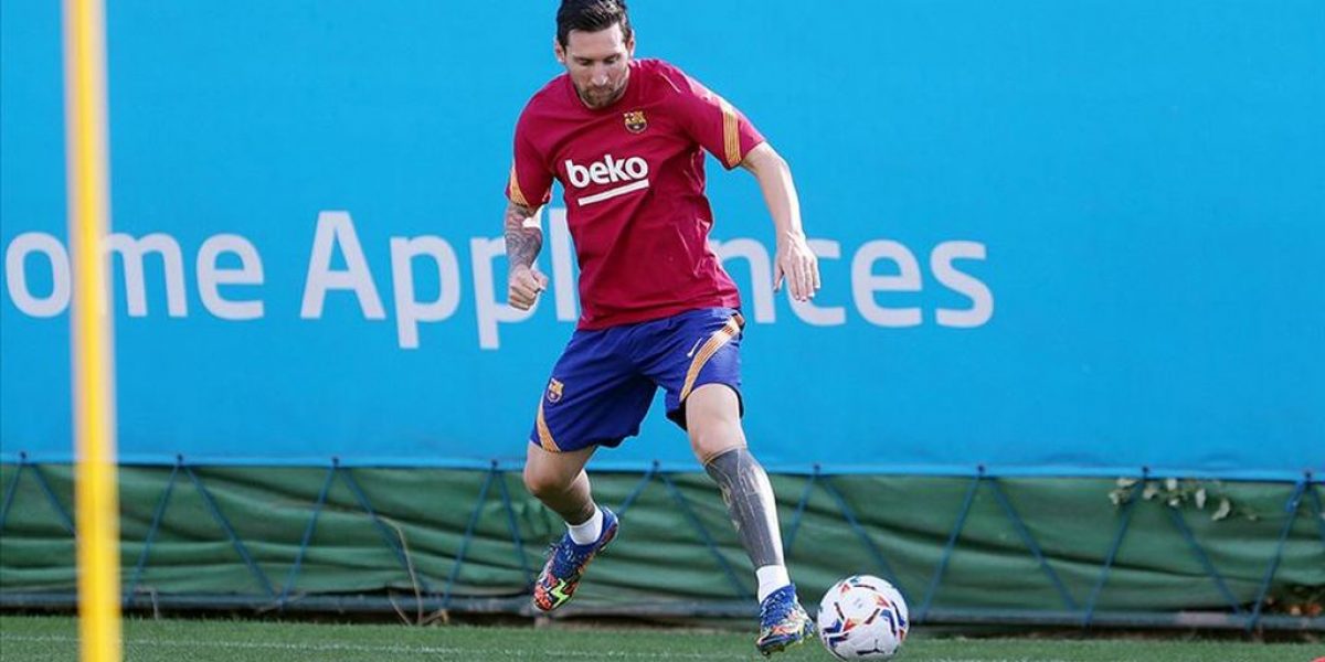 Barcelona’da kalan Lionel Messi ilk antrenmanına çıktı