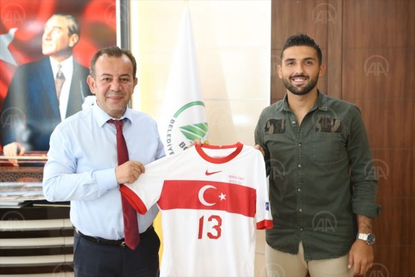 Milli futbolcu Umut Meraş’tan Bolu Belediye Başkanı Özcan’a ziyaret