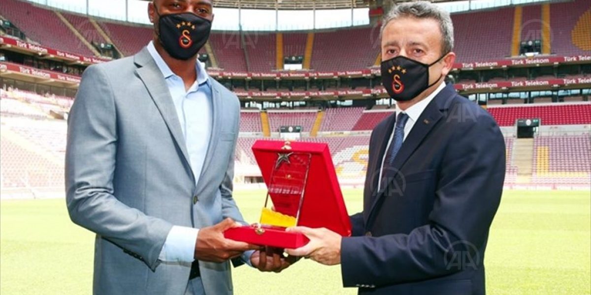 “Galatasaray’da Yılın Sporcusu” ödülünü Ryan Donk kazandı