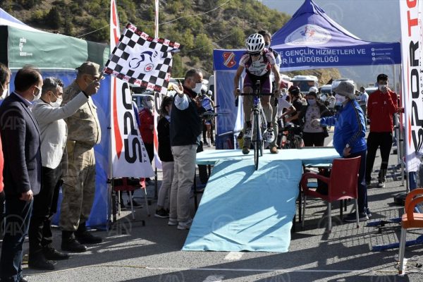 Türkiye Yol Bisikleti Şampiyonası Gümüşhane’de başladı