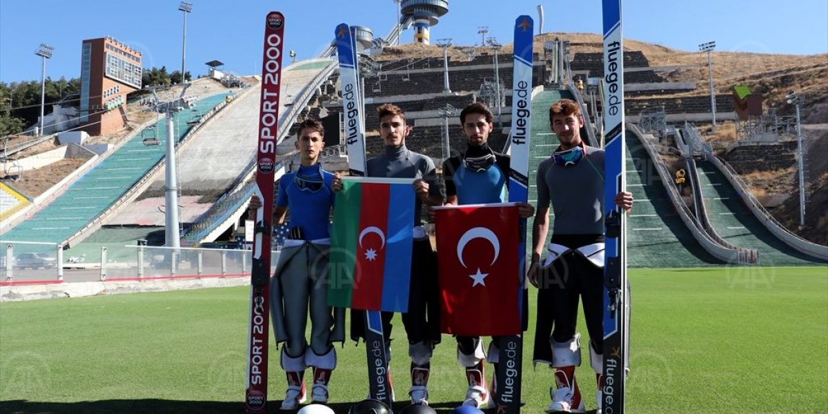 Milli sporcular, kayakla atlayıp ay yıldızlı bayrakları açarak Azerbaycan’a destek verdi