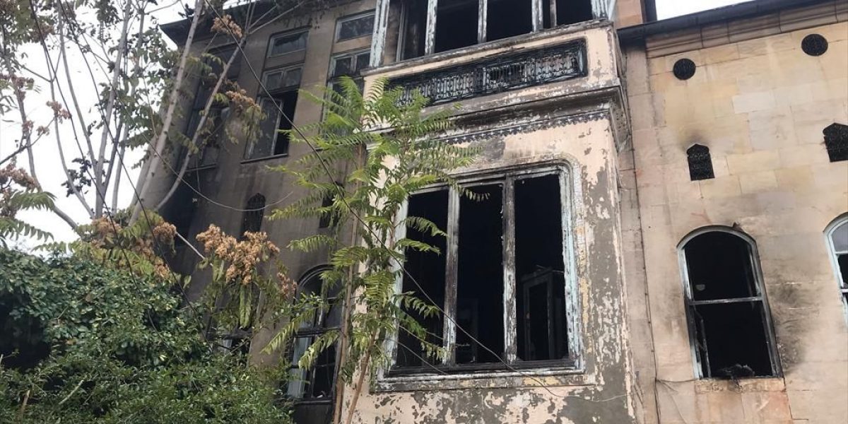 Gaziantep’te çıkan ev yangınında 3 kişi dumandan etkilendi